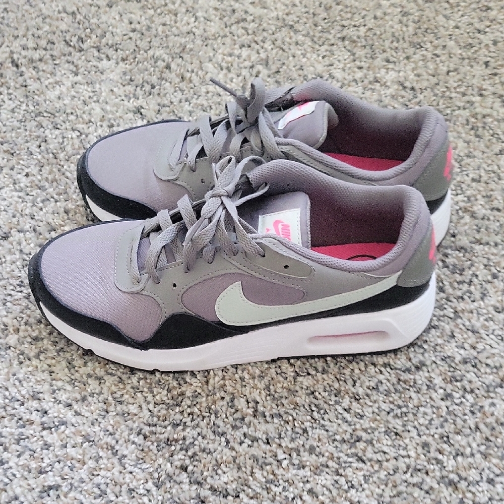 Nike Women's Gray and Pink Athletic Sneakers